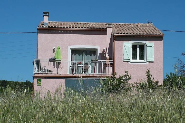 Location de vacances pour 5 personnes, avec jardin et terrasse à Prades-sur-Vernazobre