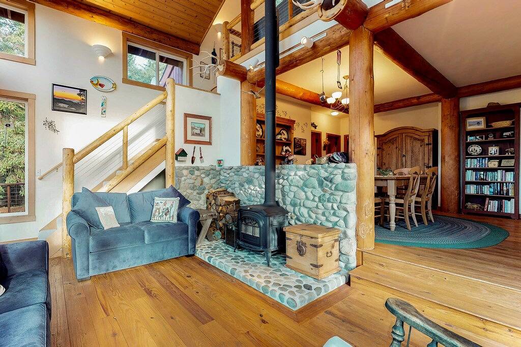 Schöne, abgelegene Haus mit Blick auf die Bucht - beobachten Sie den Sonnenuntergang von Ihrem Deck in Orcas Island