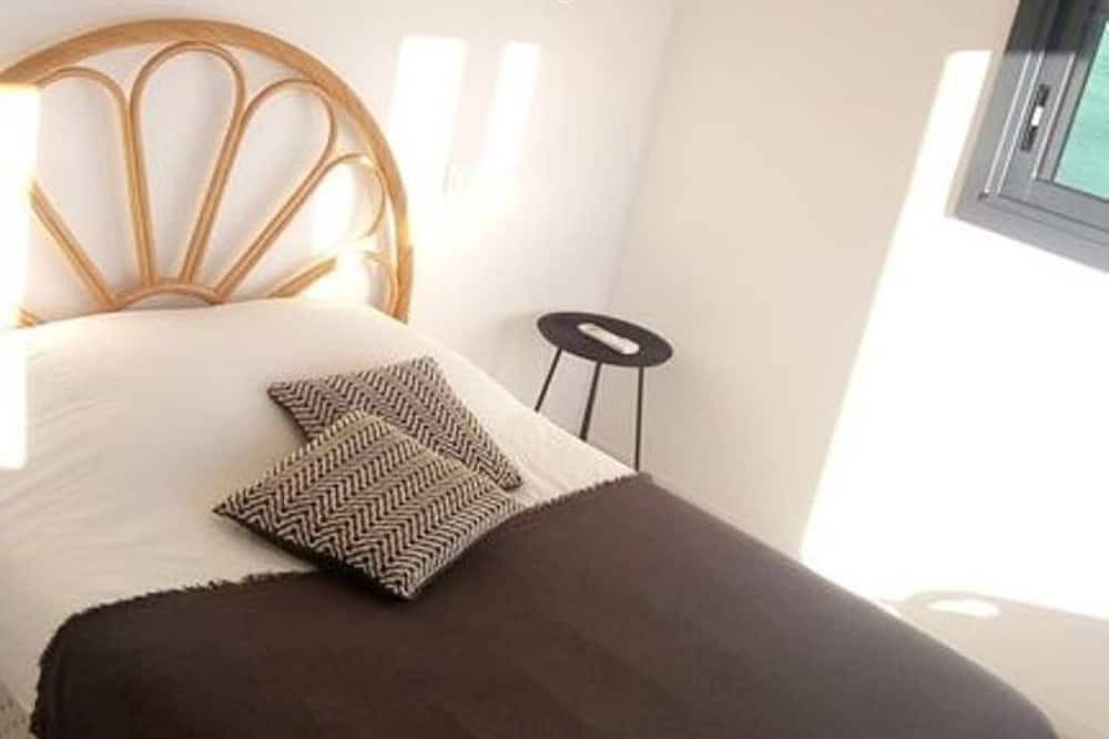 [Nouveau] Plein soleil, piscine, Bbq, pétanque, vue panoramique in Saint-Laurent-du-Var, Région de Cannes