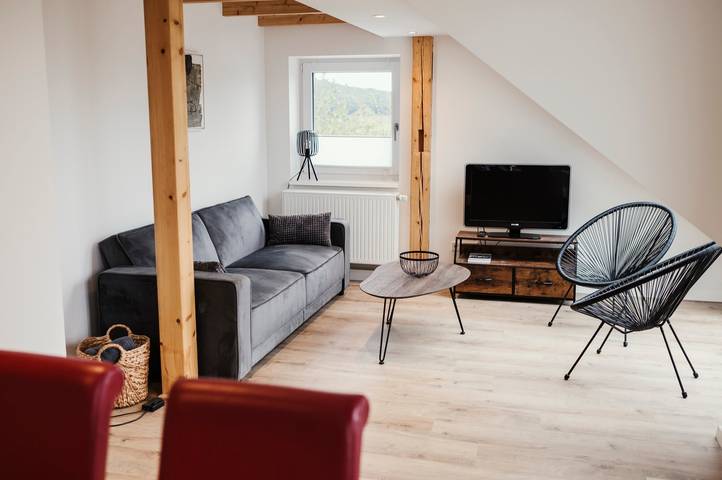 Geheel appartement, Vakantiewoning 'Habichthorst' met grote loggia, gemeenschappelijke tuin en prachtig uitzicht in Naumburg, Naumburg (Hessen)