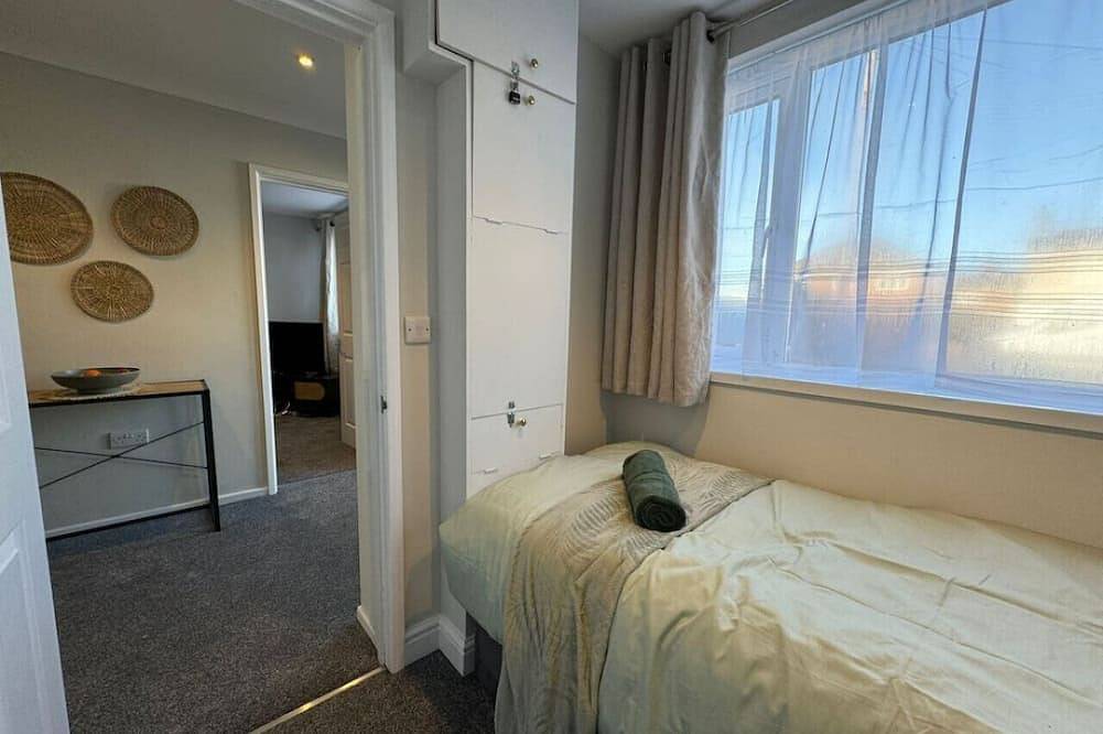 Spacious Contractor Accommodation in Swindon, North Wessex Downs