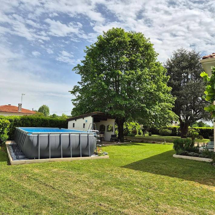 Gîte pour 4 personnes, avec jardin ainsi que piscine et vue à Coutras - 2
