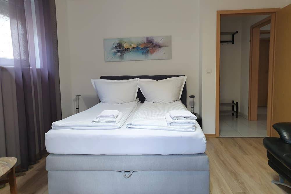 Ganze Wohnung, Moderne Ferienwohnung am Bodensee mit 6km Luftlinie zum See. in Meckenbeuren, Region Bodensee-Oberschwaben