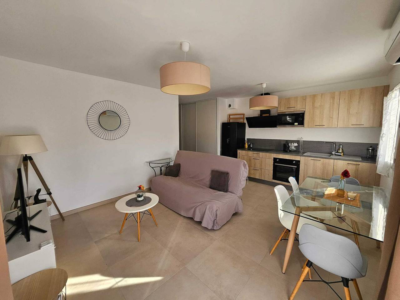 Appartement entier, Appartement moderne à Lucciana avec terrasse ensoleillée. in Lucciana, Région de Bastia