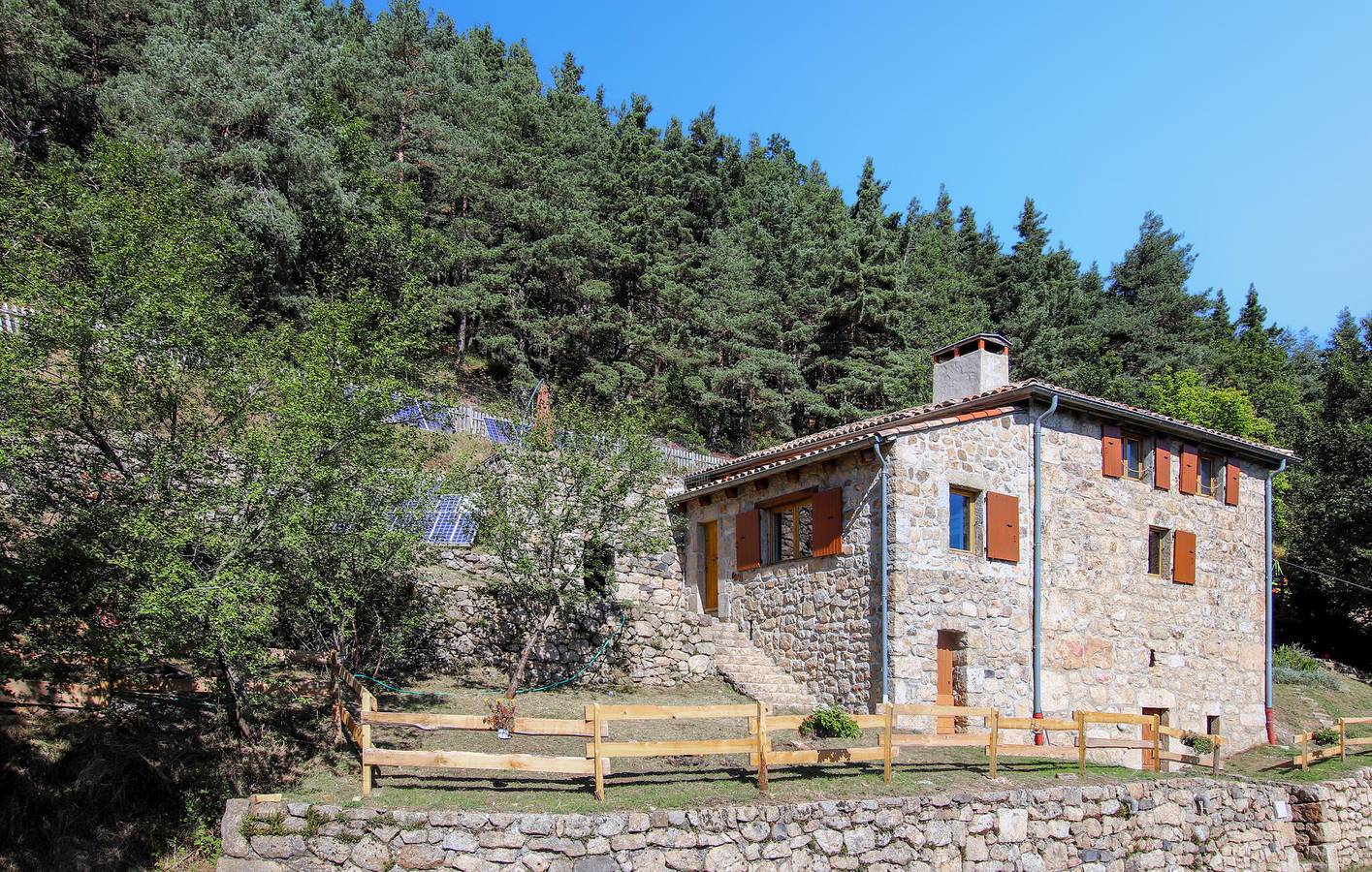 Retraite douillette au bord de l'eau avec parking et jardin à 2 km de L'Auzène in Saint-Étienne-de-Serre, Parc naturel régional des Monts d'Ardèche