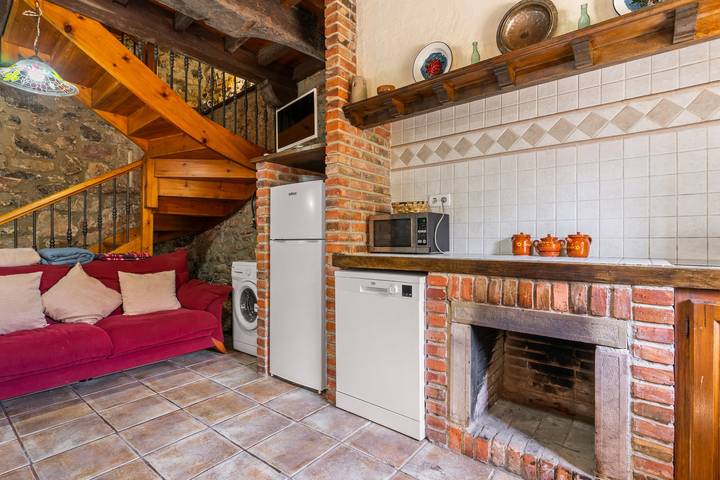 Casa rural para 7 personas, con Balcón además de Jacuzzi y Jardín en Comarca de Oriente - 4