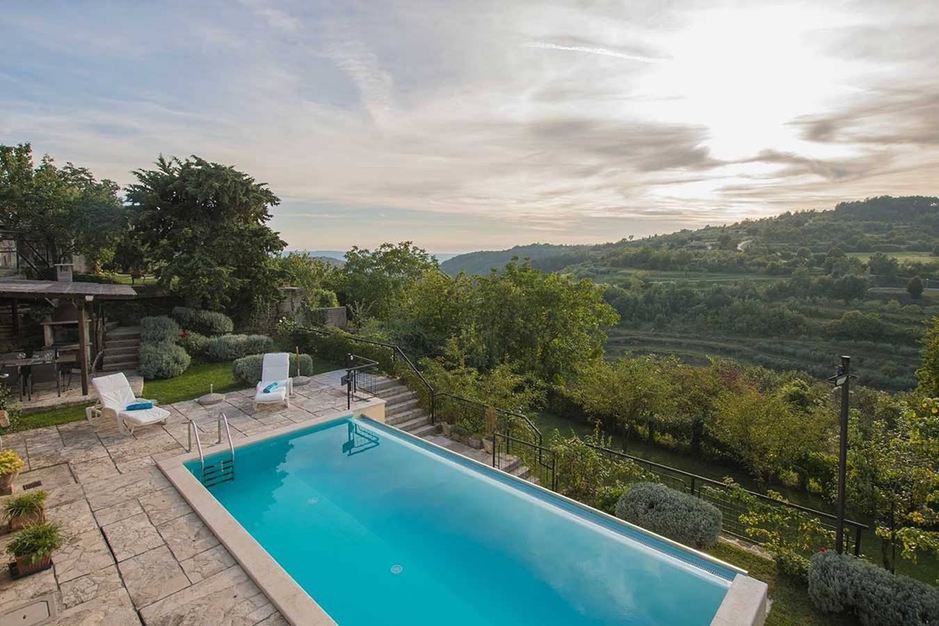 Villa Belle with pool for max 12 Persons in Oprtalj Istria in Oprtalj, Zentralistrien