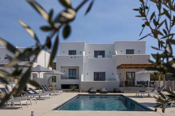 Chambre d’hôte pour 3 personnes, avec piscine ainsi que jardin et vue dans Naxos