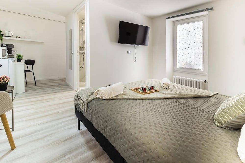 Rifugio del lago - room with private entrance and bathroom in Stresa in Stresa, Comune di Stresa