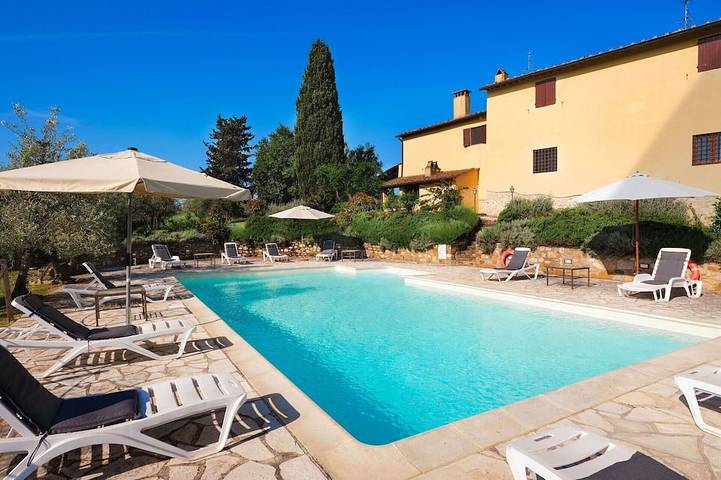 Agriturismo per 6 persone, con giardino e piscina in San Casciano in Val di Pesa