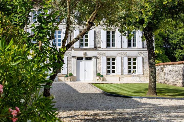 Chambre d’hôte pour 2 personnes, avec Terrasse ainsi que Jardin et Vue à Angeac-Champagne