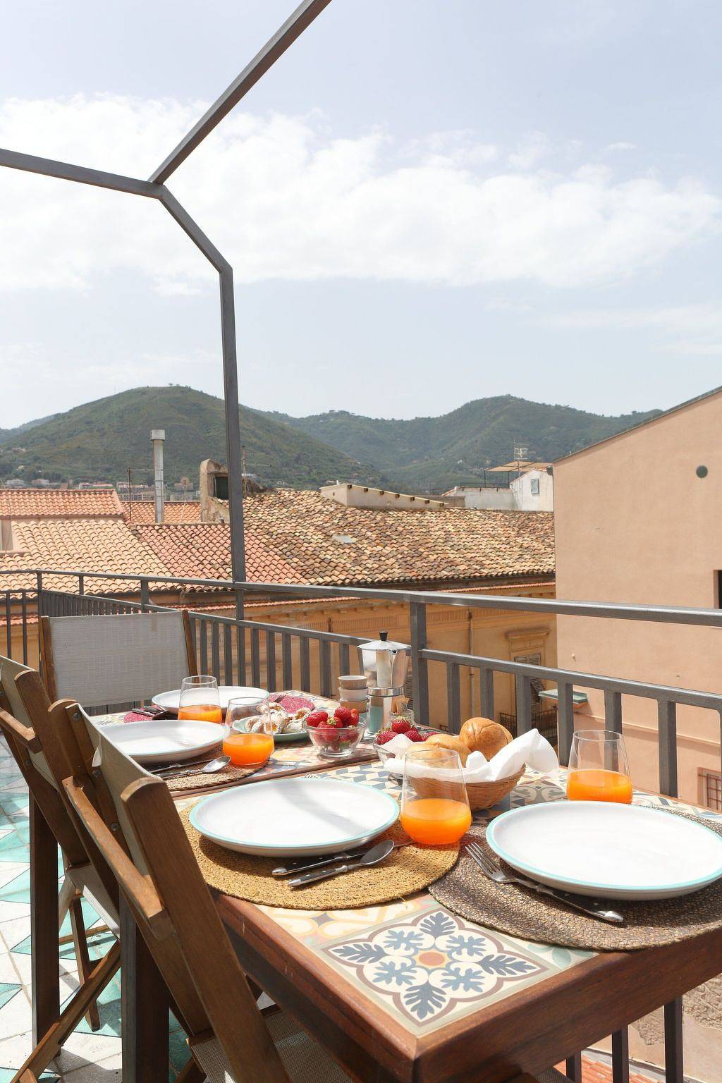 Entire apartment, Charmante Wohnung in Cefalù mit Terrasse in Cefalù, Cefalù (Municipality)