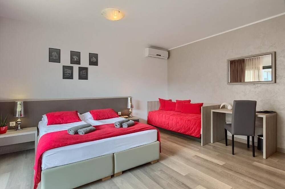 Pula City Center Accommodation - Superior Triple Room in Pula, Pula-Medulin