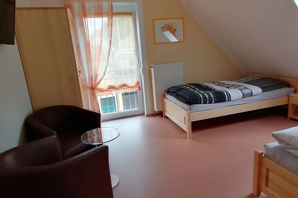 Ganze Wohnung, Ferienwohnung Dorfzauber mit Kirchblick in dem Dörfchen Joshofen in Neuburg an der Donau, Romantische Straße