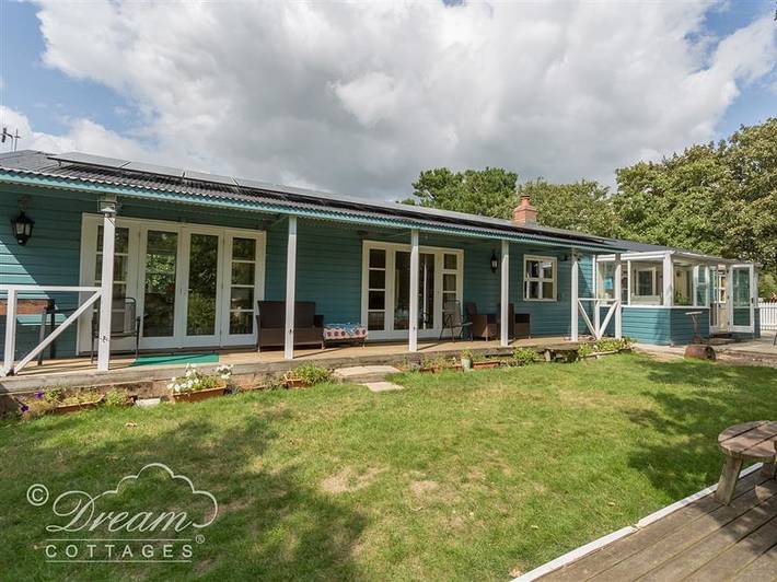 Harbour View Bungalow in Weymouth, Dorset