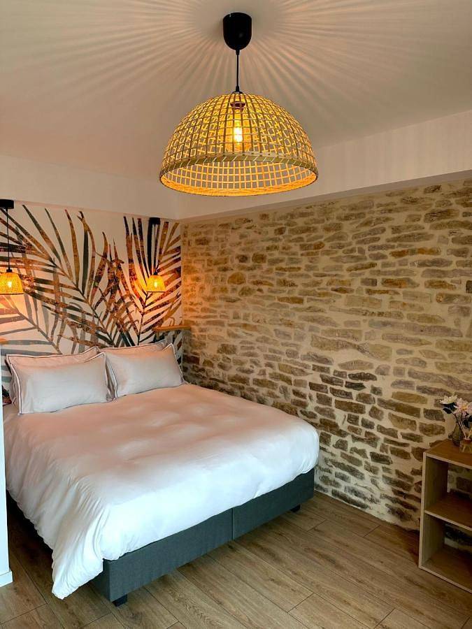 Chambre d’hôte pour 2 personnes, avec piscine ainsi que vue et terrasse dans le Doubs - 3