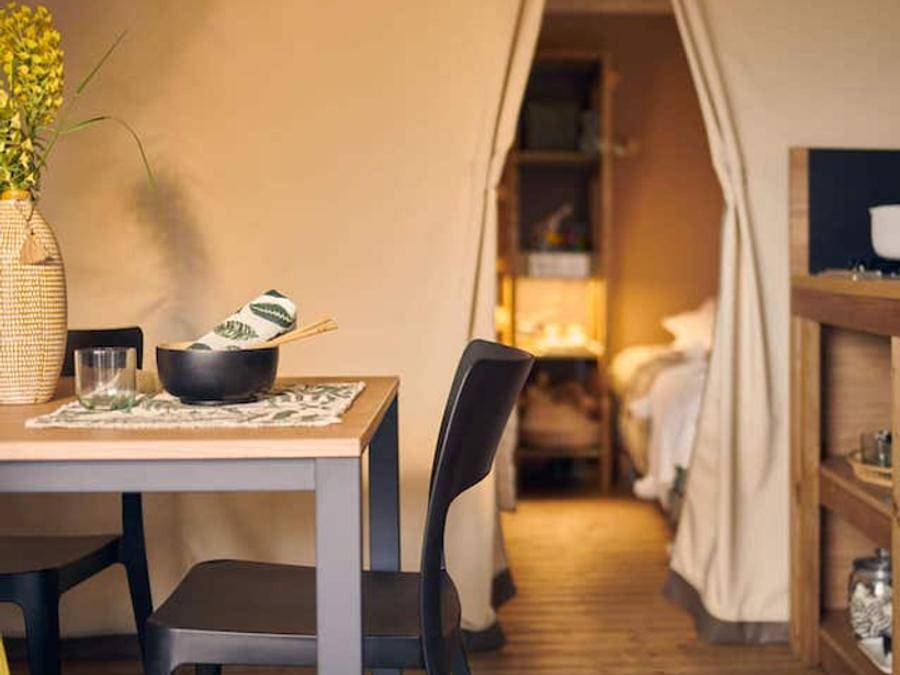 Camping Sites et Paysages - Le Petit Bois - Wohnzelt auz holz 4 personen - Jungle Lodge 2Zi - Bad in Ruoms, Ardèche