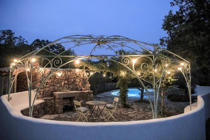 Gîte pour 6 personnes, avec vue ainsi que piscine et jardin à Bras - 4