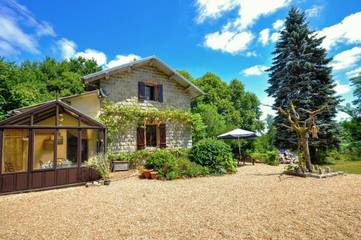 Gîte pour 4 personnes, avec vue et jardin à Bussière-Galant