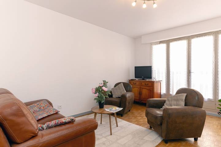 Gîte pour 4 personnes, avec Balcon à Saint-Étienne-de-Saint-Geoirs