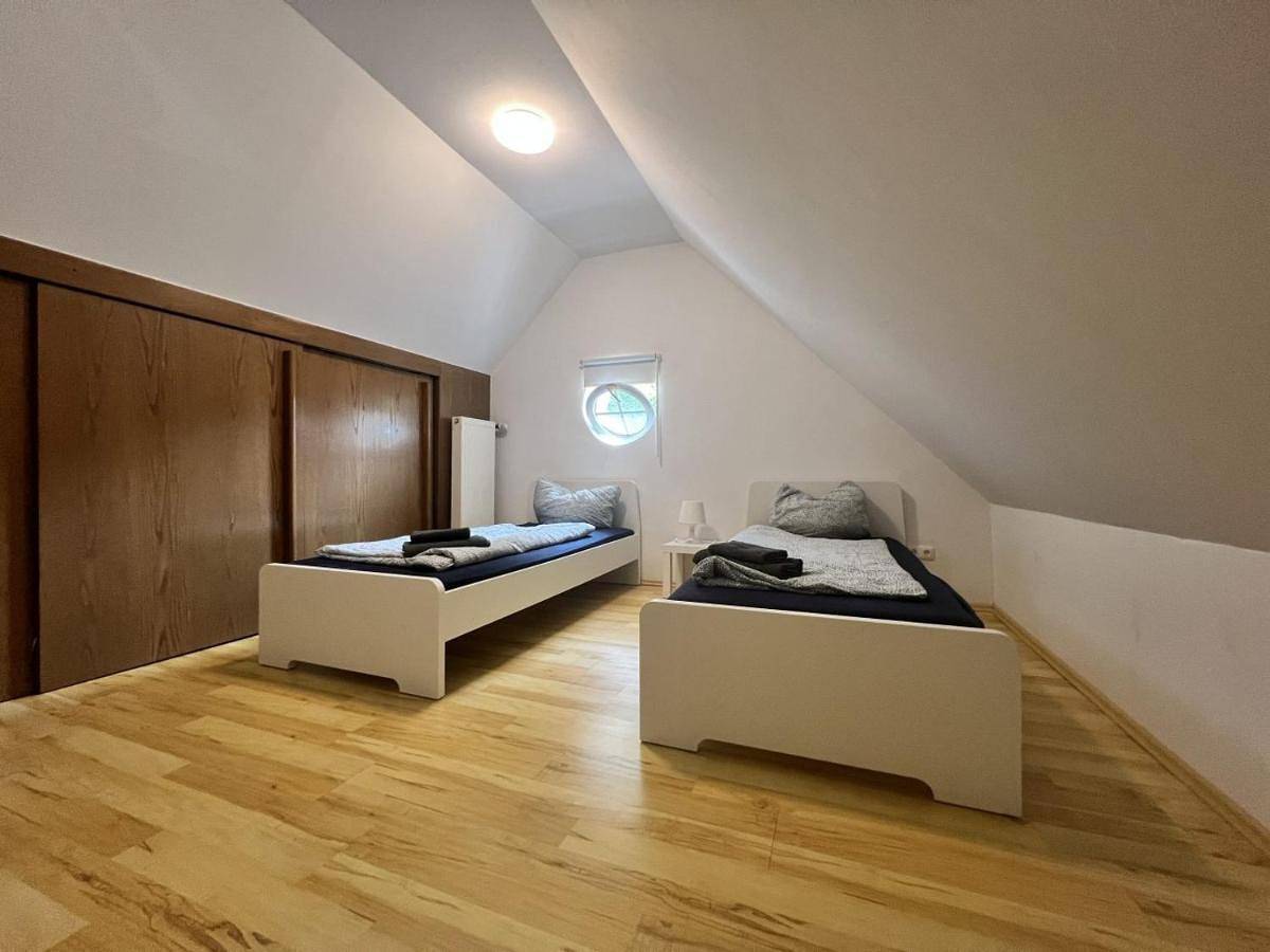 Ganze Wohnung, 13 Worker Apartments - Single Beds - Free Parking - 10 min Cologne-City in Ehrenfeld (Köln), Köln