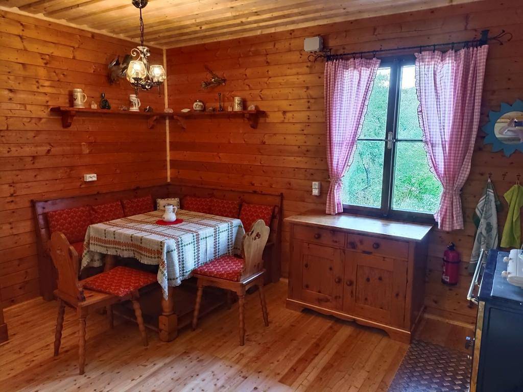 Apartamento vacacional entero, Berghütte mit Privatem Naturschwimmteich - Berghütte mit Terrasse (1000 Kraut Haus) in Donau Niederösterreich