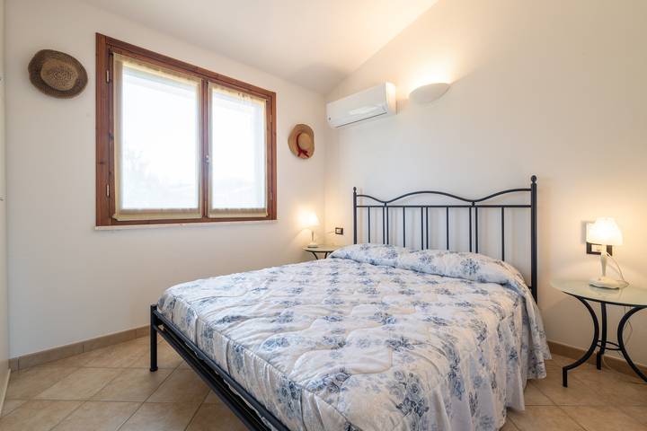 Ferienhaus 'Sole E Mare' mit privater Terrasse, privatem Garten und Klimaanlage in Porto Pino, Sant'Anna Arresi