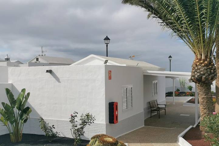 Ferienwohnung für 3 Personen, mit Balkon und Pool sowie Garten - 1