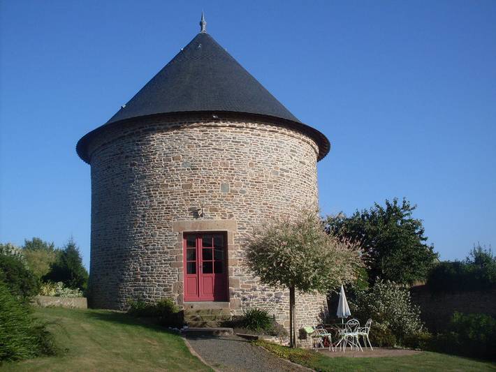 Gîte pour 4 personnes, avec terrasse et jardin à Servon