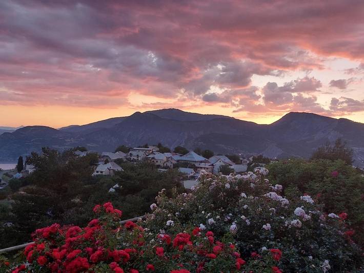 Location de vacances pour 7 personnes, avec vue et jardin à Le Sauze-du-Lac - 3