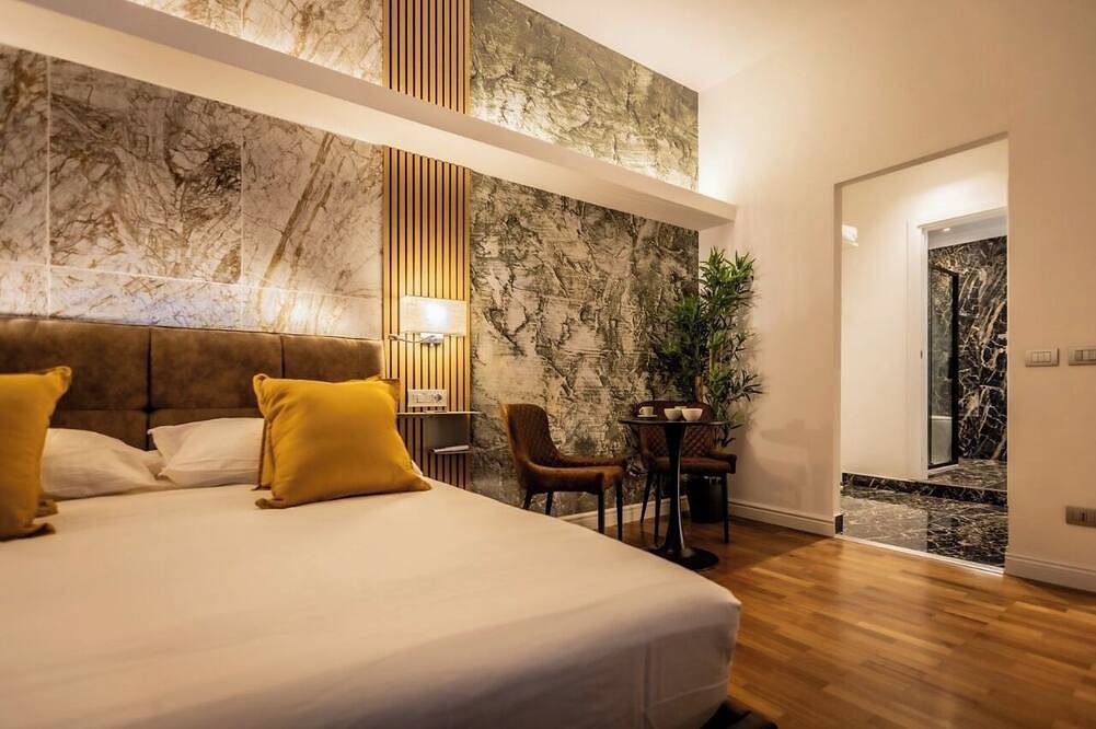 Lyo Sky Rooms—Room with Balcony: A Modern Stay in Re di Roma (Metro Line A, Wifi, Google Tv) in Rome, Rome Province