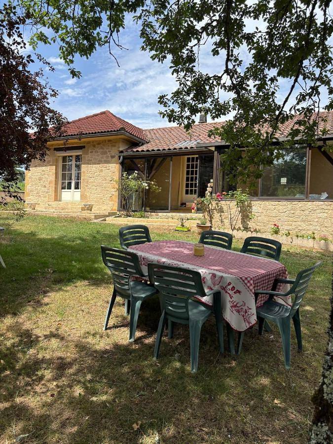 Location de vacances pour 6 personnes, avec jardin et jacuzzi à Paunat
