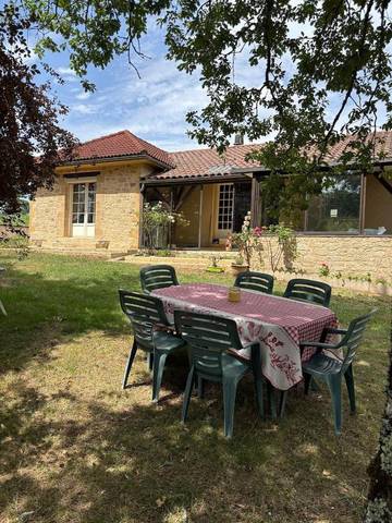 Gîte pour 6 personnes, avec jardin et jacuzzi à Paunat