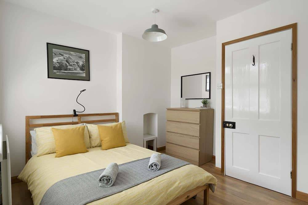 Spacious House Large Patio & Free Parking in Barnstaple, Devon