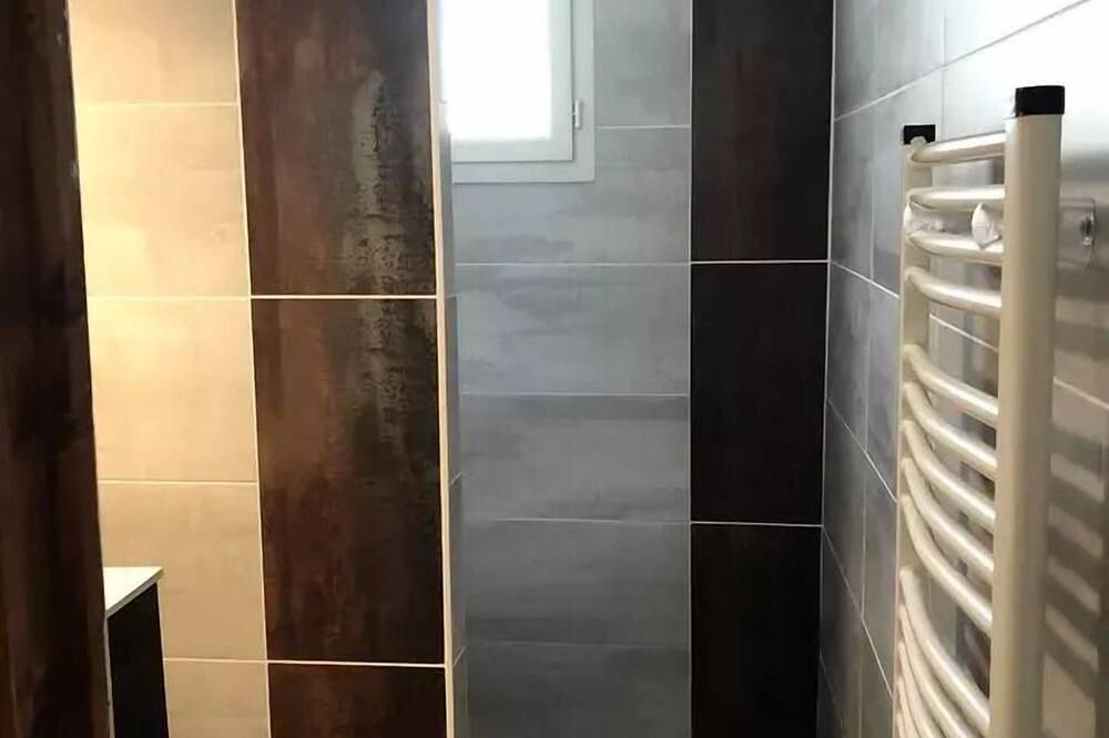 House in a little corner of paradise just a stone's throw from the waves in Hourtin Plage, Hourtin