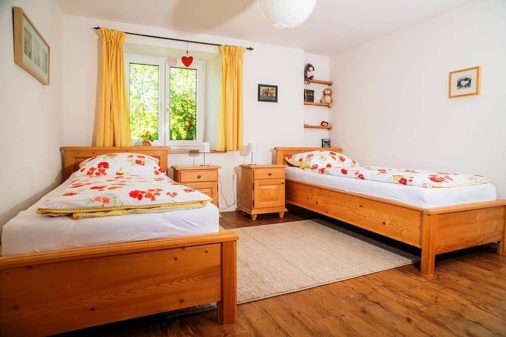 Ganze Wohnung, Wunderschöne Ferienwohnung 100 m² in renoviertem Bauernhaus auf dem Land in Amtzell, Württembergisches Allgäu