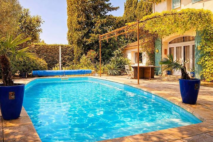 Gîte pour 6 personnes, avec piscine et jardin - 1
