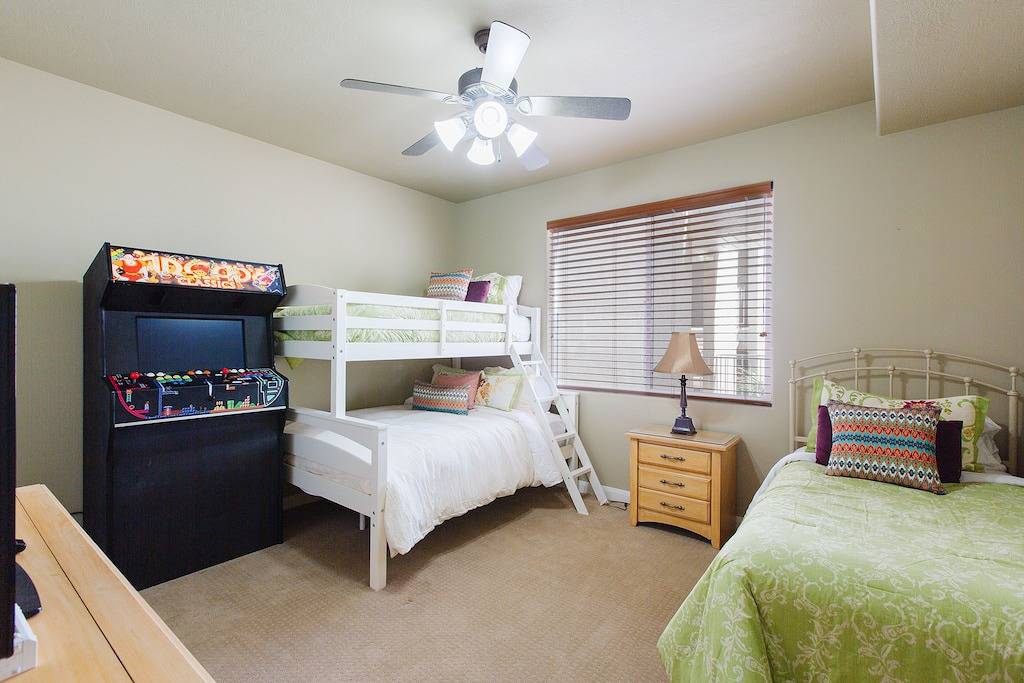 Ganze Wohnung, Lp 1806 | 3 Bd with an Indoor Fireplace, Old School Arcade Machine, and Resort Access in St. George, Zion Nationalpark