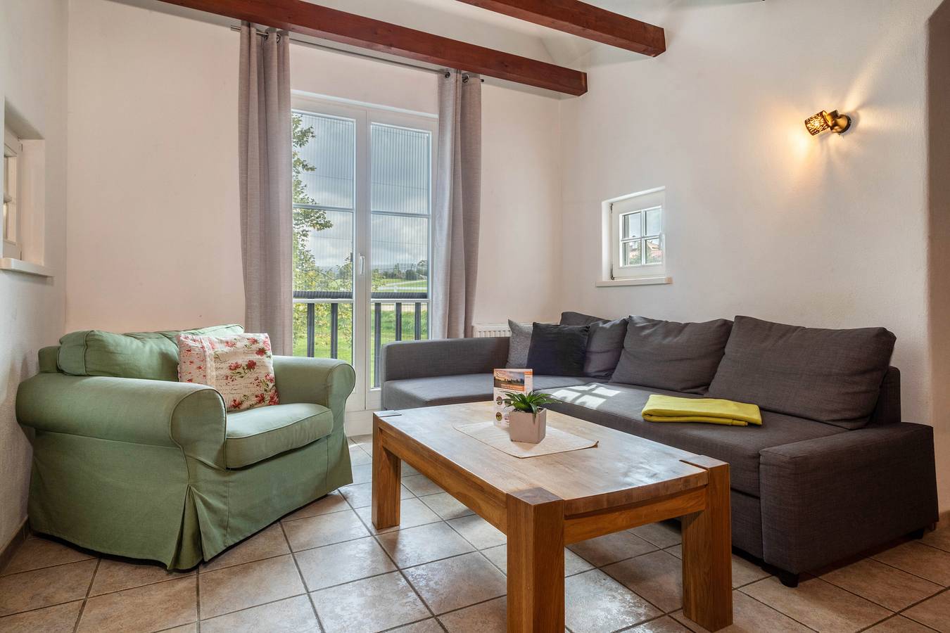 Ganze Wohnung, Ferienwohnung 'Maisonette', moderne, offene Wohnung auf zwei Etagen mit Blick über die Reitanlage in Ravensburg, Region Bodensee-Oberschwaben