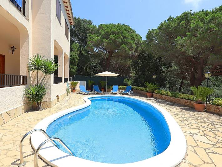 Gîte pour 6 personnes, avec terrasse et jardin, animaux acceptés