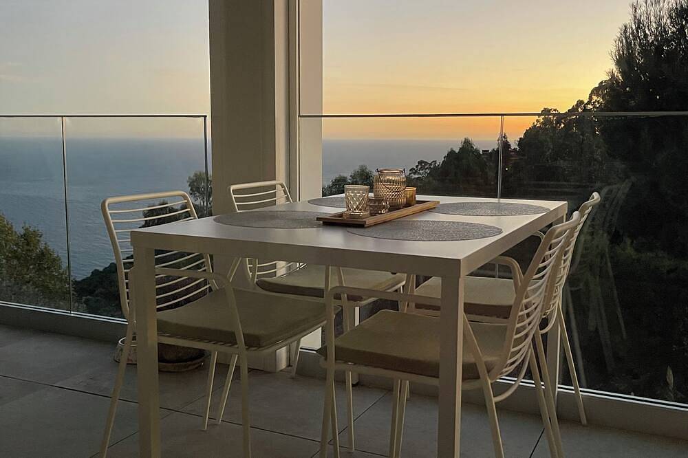 Entire apartment, Superb 1-bedroom apartment with sea views, Wifi and Ac in enchanting Èze village in Èze, Nice region