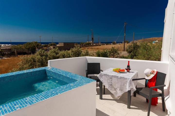 Location de vacances pour 3 personnes, avec jacuzzi ainsi que jardin et terrasse dans Perivolos - 2