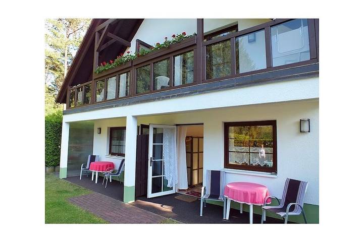 Ferienwohnung für 4 Personen, mit Balkon und Whirlpool sowie Garten