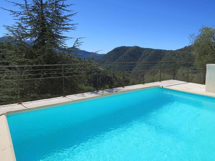 Location de vacances pour 5 personnes, avec piscine ainsi que vue et jardin, adapté aux familles à L'Escarène - 3