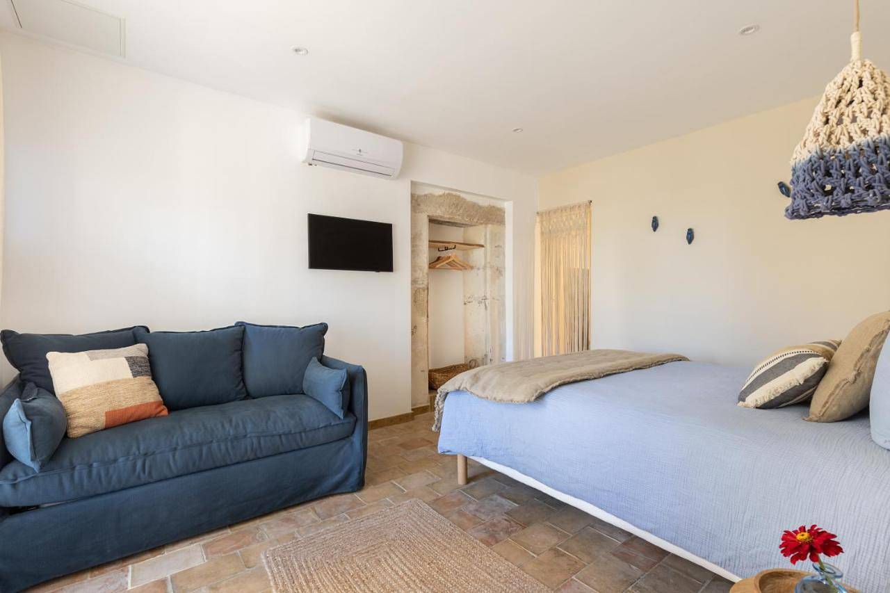 Large Double Room in Robion, Parc naturel régional du Luberon
