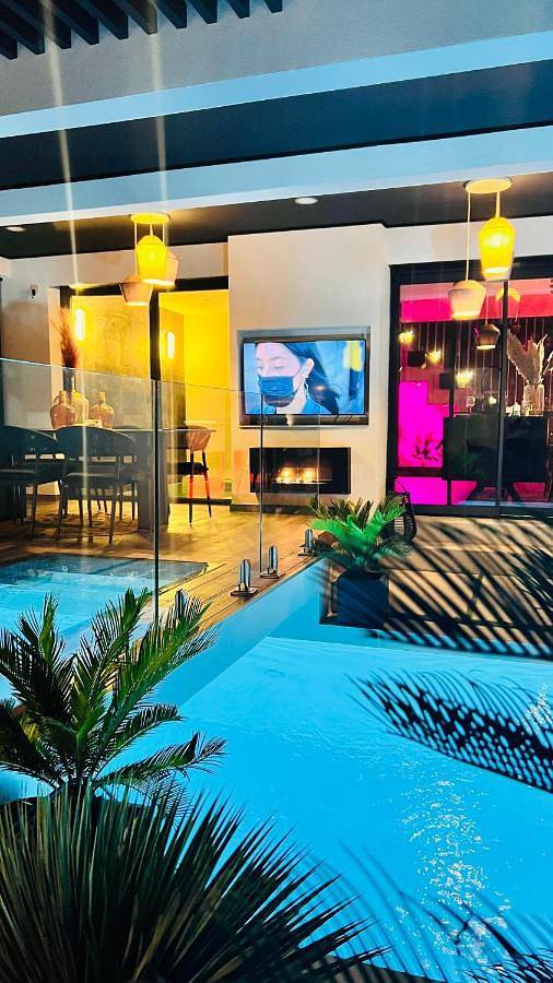 Location de vacances pour 4 personnes, avec vue ainsi que jardin et piscine à Villetelle - 4