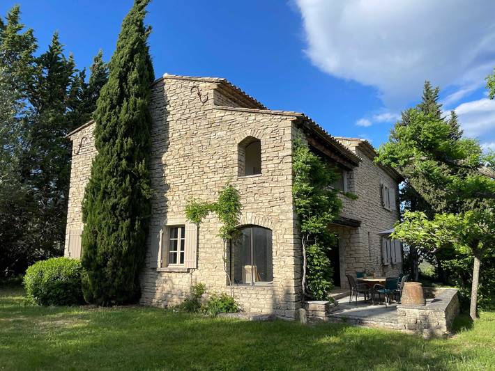 Location de vacances pour 8 personnes, avec piscine et jardin, adapté aux familles dans Village de Gordes - 3