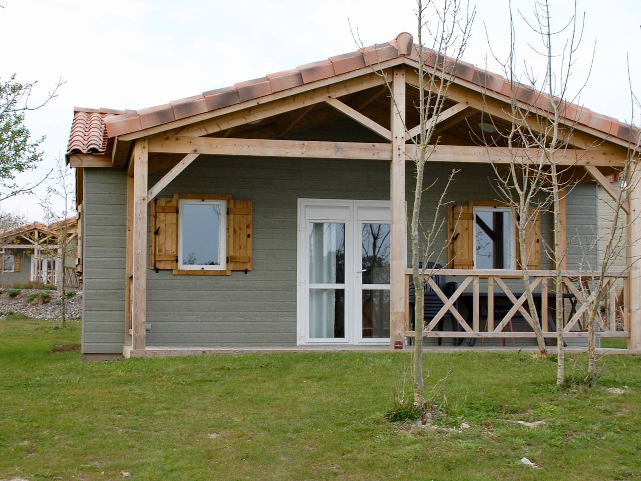 Chalet calme 2 chambres avec piscine proche du lac du Jaunay in La Chapelle-Hermier, Vallée de la Loire