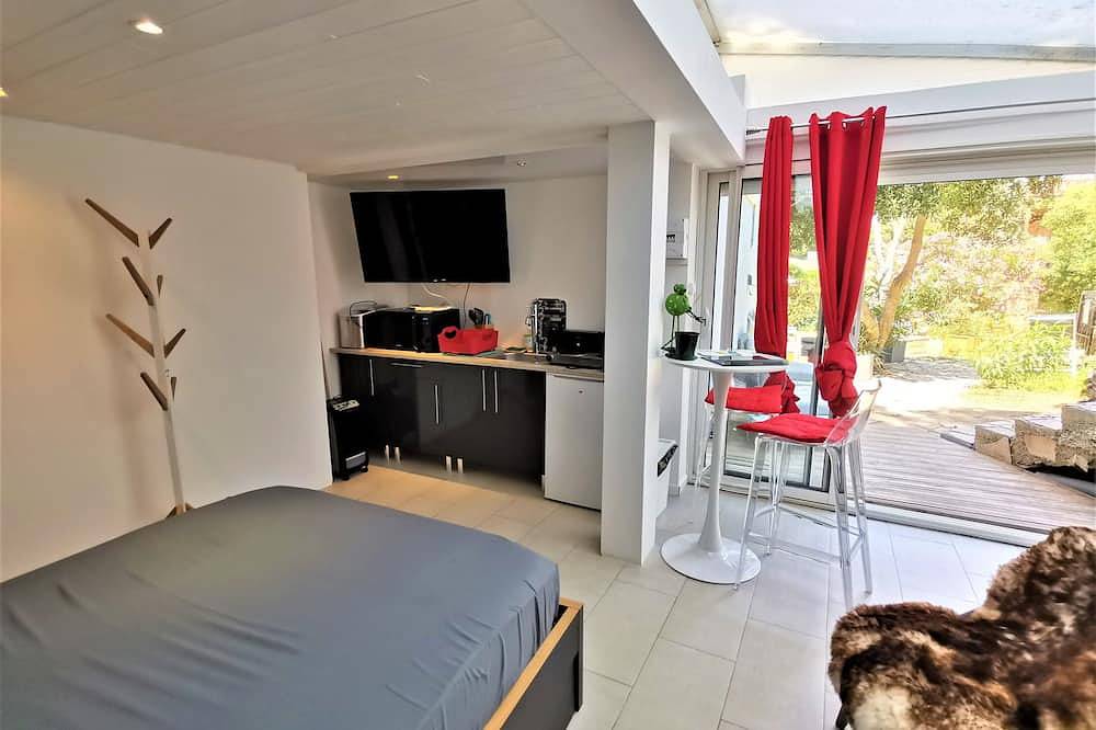 Ganze Wohnung, L'Océanite Studio 21m2   Sea view at the end of the Terrace Air conditioned in Hyeres, Parc national Port-Cros
