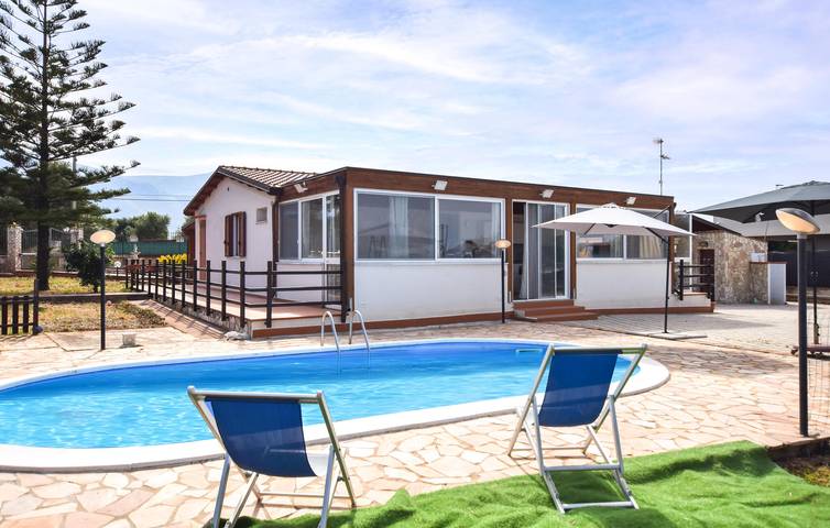 Relájate a 2,5 km de la playa: acogedor apartamento con piscina y terraza in Carini, Provincia de Palermo